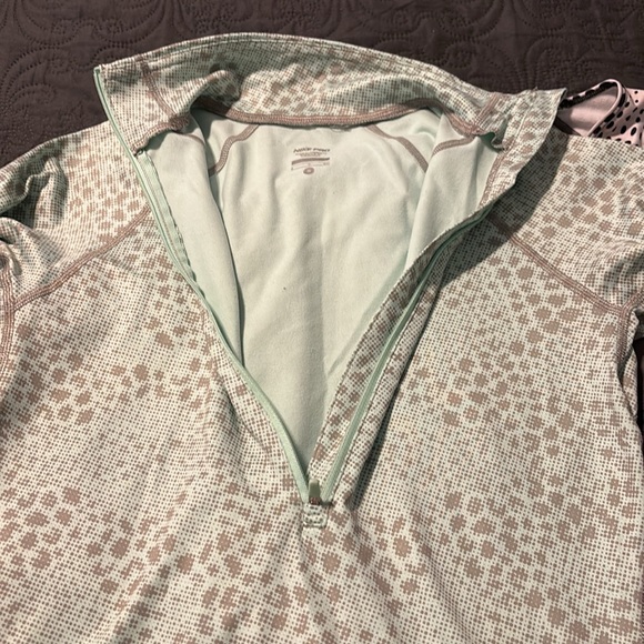 2 Nike Pro therma fit tops - Picture 3 of 4